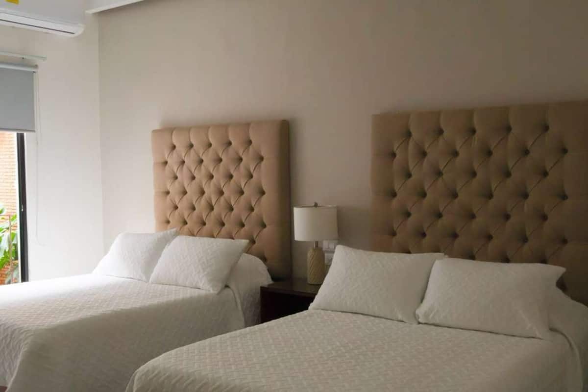 Caja de seguridad en la habitación, wifi gratis y ropa de cama