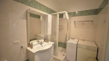 Doccia, asciugacapelli, bidet, asciugamani