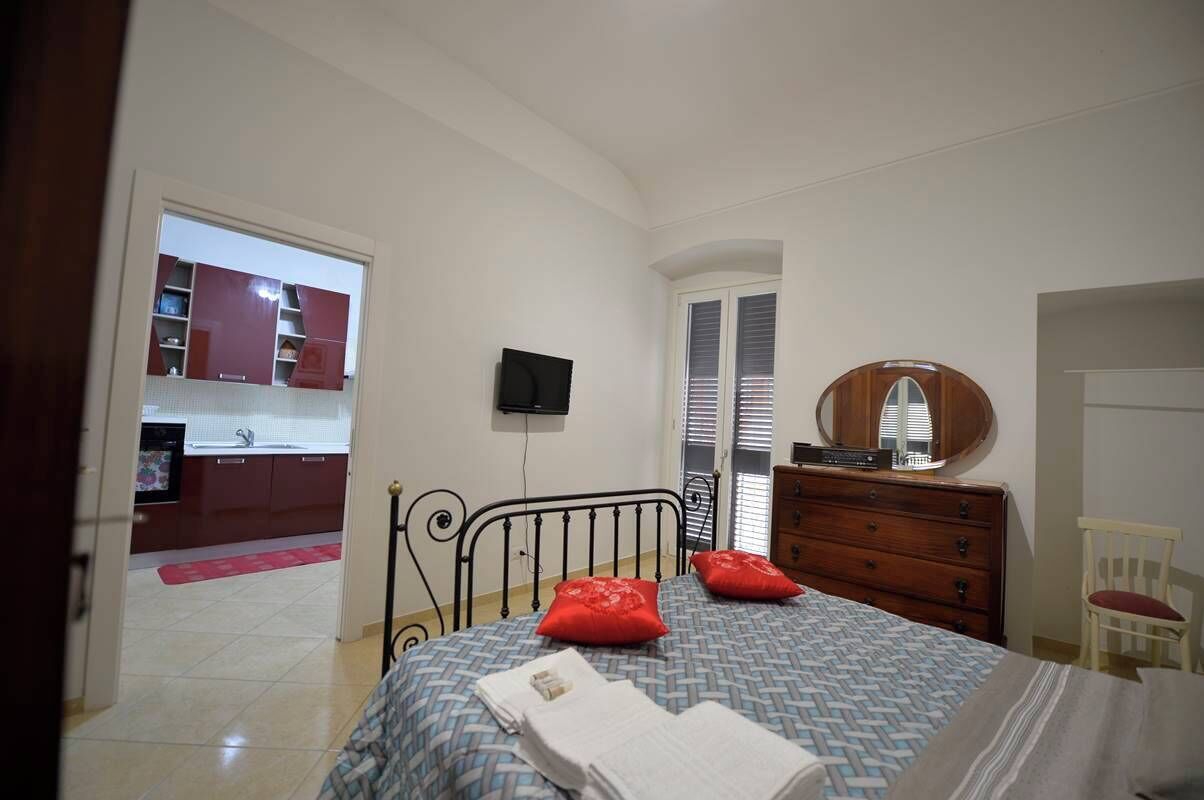 1 bedroom, iron/ironing board, internet, bed sheets