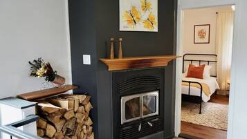 2 bedrooms, desk, free WiFi, bed sheets