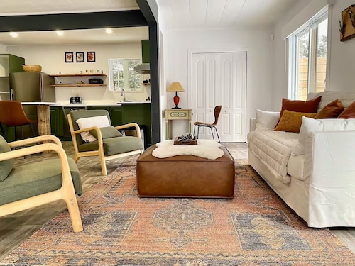 Cozy Family Retreat. Hot Tub, Fireplace, Lake View