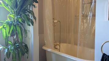 Handtücher, Seife, Toilettenpapier