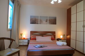 Iron/ironing board, Internet, bed sheets - Cozy cottage with terraced garden (Santa Maria di Leuca)