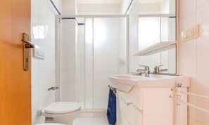Shower, hair dryer, bidet, towels - Cozy cottage with terraced garden (Santa Maria di Leuca)