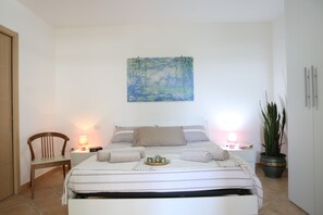 Iron/ironing board, Internet, bed sheets - Cozy cottage with terraced garden (Santa Maria di Leuca)
