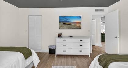 Caddyshack Golf themed Condo! 15 mins to beach&PBI