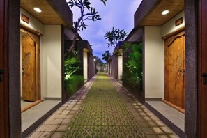 المنشأة من الخارج