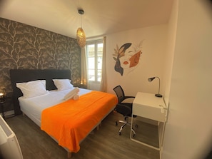 1 bedroom, soundproofing, iron/ironing board, Internet