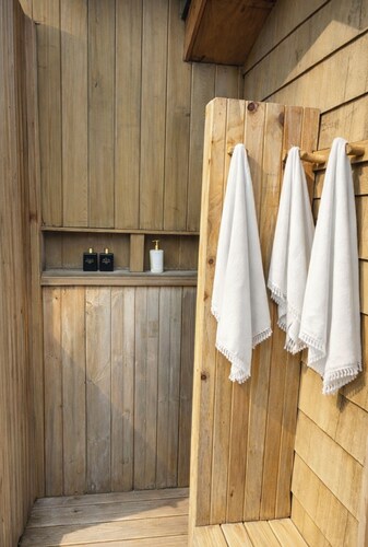 In OB, Sleeps 20. Additional bedroom for 2026, will sleep 22 to 24