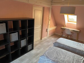 2 slaapkamers, een strijkplank/strijkijzer, wifi, beddengoed