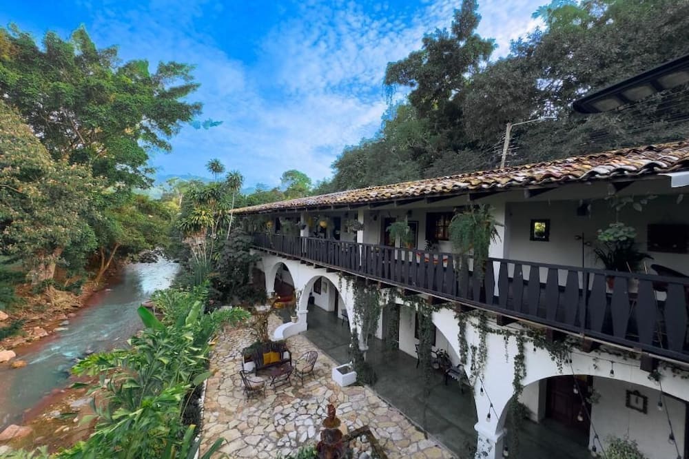 GARDEN HOTEL