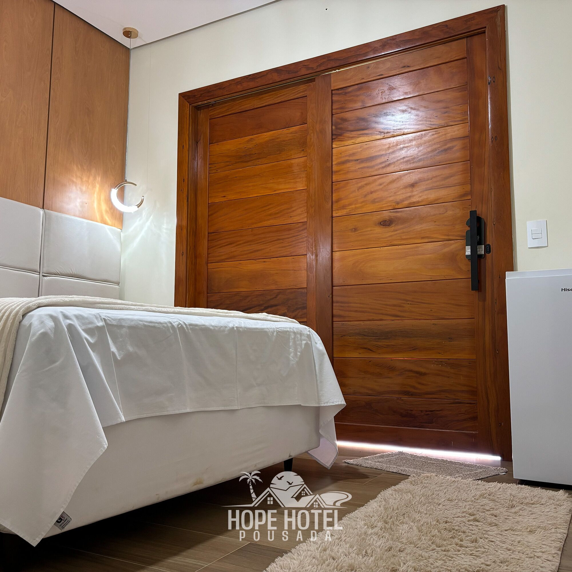 Desk, laptop workspace, free WiFi, bed sheets