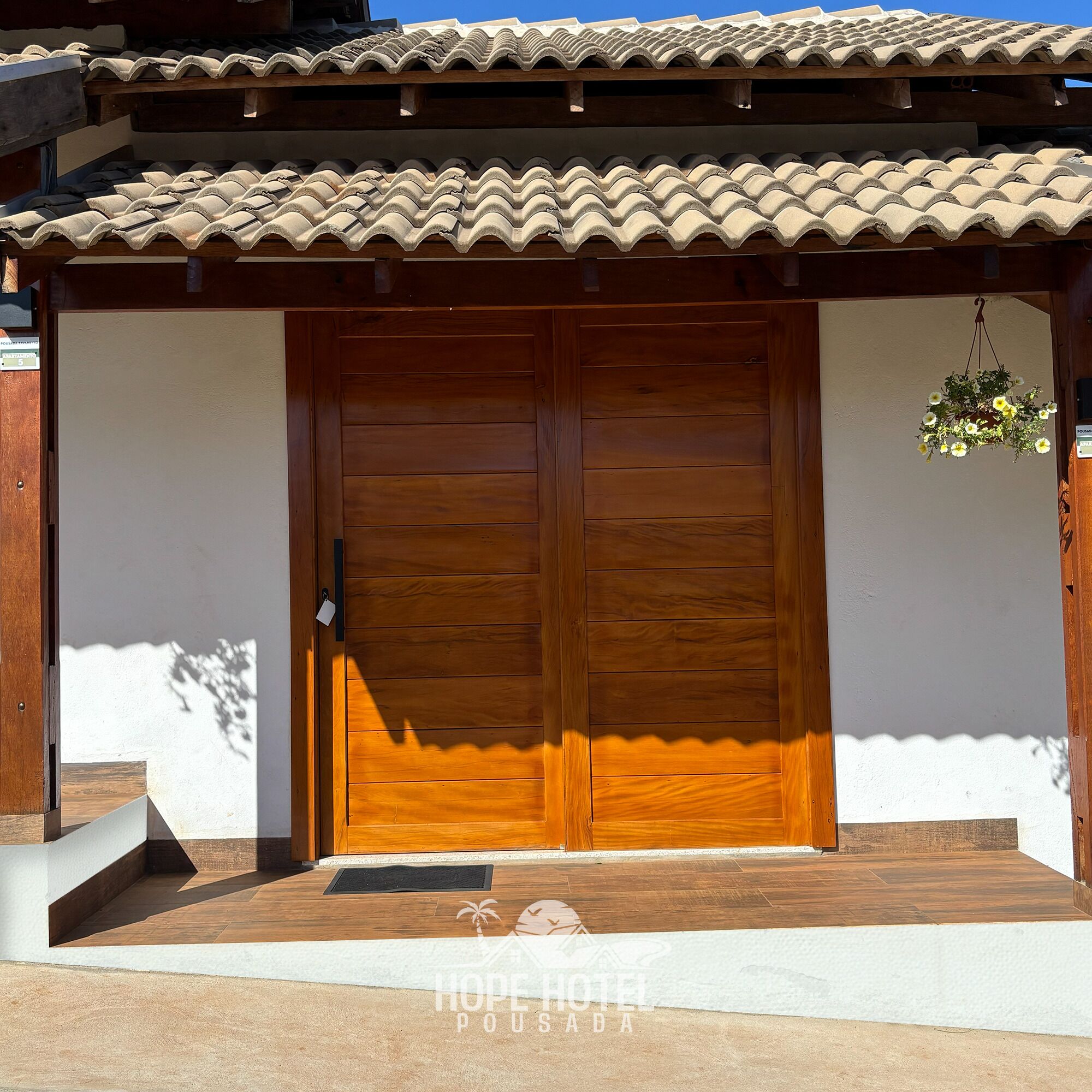 Kolmen hengen deluxe-huone | Työpöytä, kannettavalle tietokoneelle sopiva työtila, ilmainen Wi-Fi