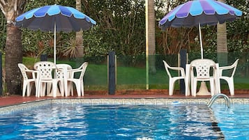 Hồ bơi ngoài trời