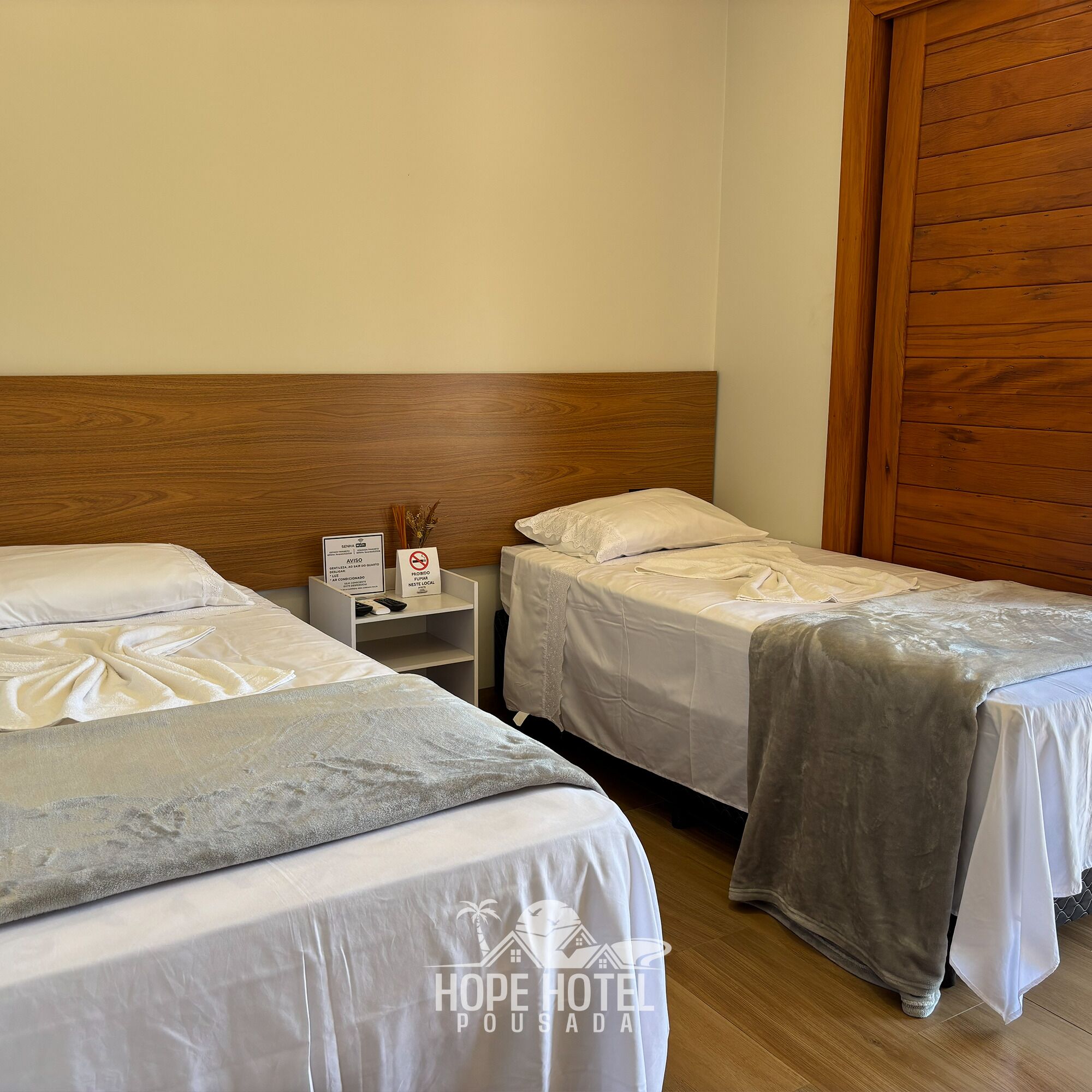 Deluxe-værelse med dobbeltseng eller 2 enkeltsenge | Skrivebord, arbejdsområde til bærbare computere, gratis Wi-Fi, sengetøj