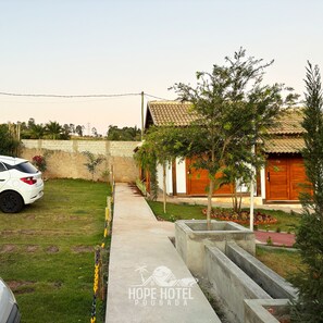 المنطقة المحيطة بالمنشأة