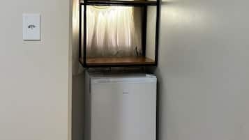 Deluxe Double or Twin Room | Desk, laptop workspace, free WiFi, bed sheets