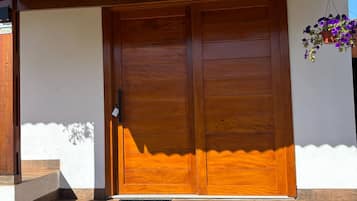 Quarto casal luxo | Roupas de cama antialérgicas, escrivaninha