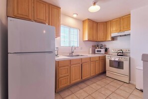 Micro-ondes, four, plaque de cuisson