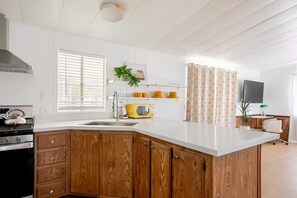 Mikrobølgeovn, ovn, kogeplade, kaffe-/temaskine