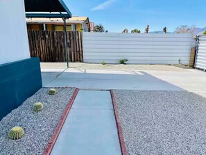 Property grounds - Gated HOUSE +Pool Above Ground/2BR 2Bath (Desert Hot Springs)