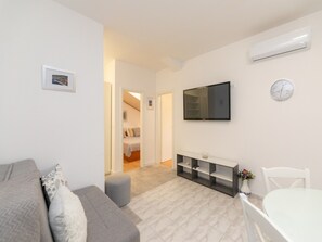 TV - Villa Supetar Garden - Standard Two Bedroom Apartment with Terrace (Supetar)