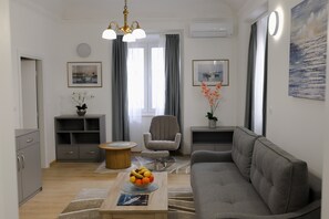 TV - Anima Mea Old Town Apartments- Premium Apartment with Balcony (Dubrovnik)