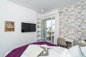 Internet, bed sheets