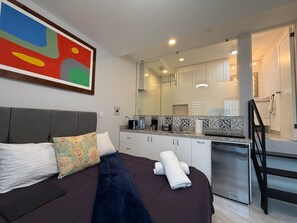 1 غرفة نوم ومكواة/لوح كي وواي فاي وملاءات أسرّة