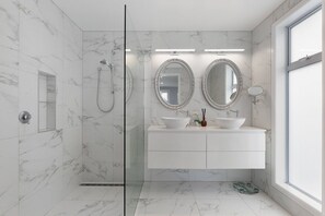 Bathroom - The Boat House | Custom Bar, Theatre Room, Ensuite (Mount Maunganui)