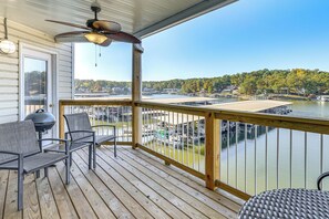 Property grounds - Pool Access, Steps to Beach: Scenic Ozarks Retreat (Osage Beach)