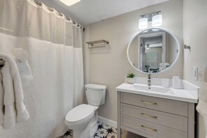 Hair dryer, towels - Cozy Coastal Retreat–1BR w/Kitchen & Ocean Access-unit 9 (New Smyrna Beach)