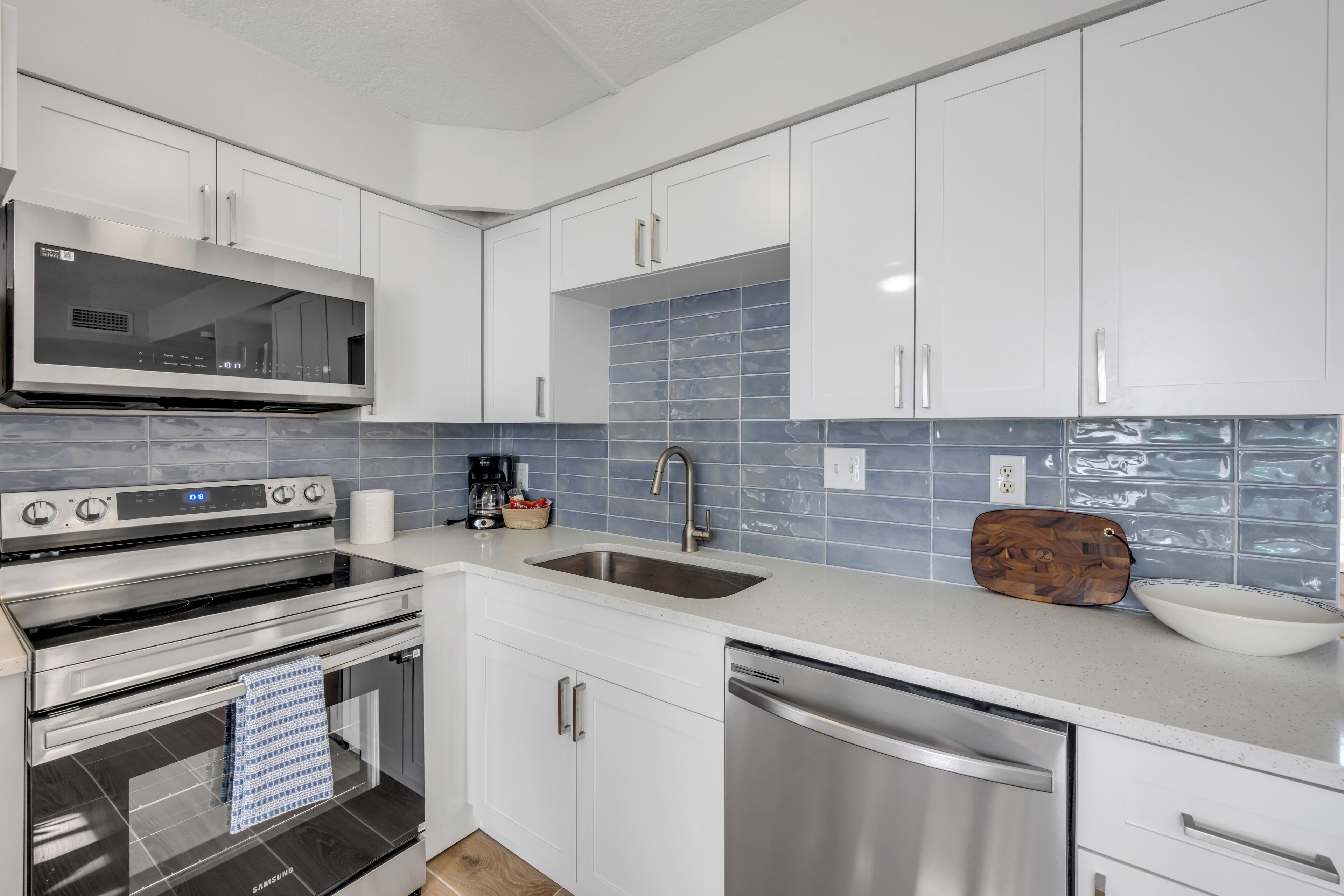 冷蔵庫、電子レンジ、オーブン、食器洗い機