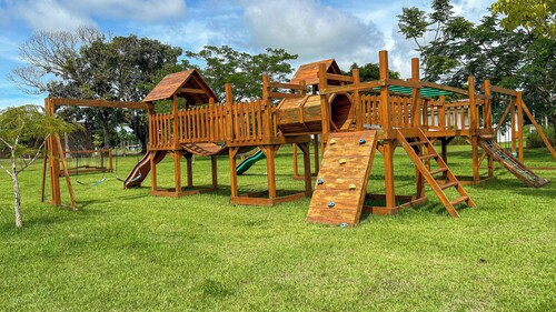 Near Plaza, Cafe! Sunset Beach House-Yard, Kitchen