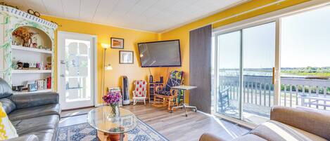 Fernseher, Bücher, Stereoanlage