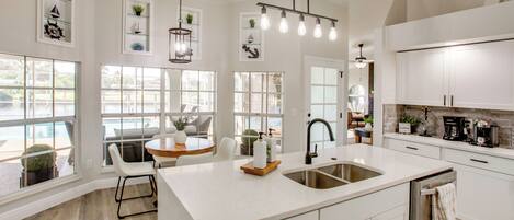 Fridge, microwave, stovetop, dishwasher