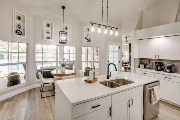 Fridge, microwave, stovetop, dishwasher