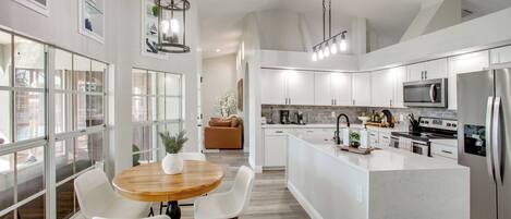 冷蔵庫、電子レンジ、コンロ、食器洗い機