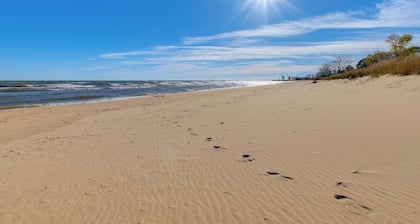 Pet Friendly! Steps to Beach - ‘Lakeview Cottage’