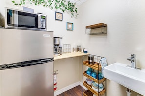 Frigorifero, microonde, macchina per tè/caffè