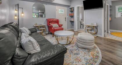 6 Mi to Kyle Field! Pet-Friendly Getaway w/ Yard