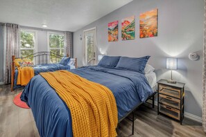 2 bedrooms, iron/ironing board, Internet, bed sheets