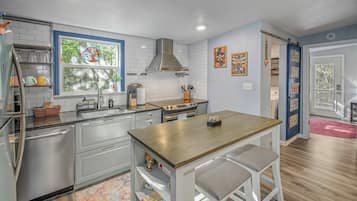 Refrigerador, microondas, parrilla de estufa y lavavajillas