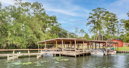 Couples Getaway! Lake Talquin Townhome w/ Deck