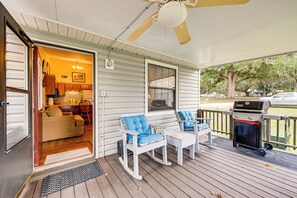 Outdoor dining - Couples Getaway! Lake Talquin Townhome w/ Deck (Quincy)