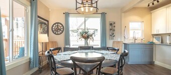 Hot Tub, Pergola, & Dogs in Colorado Springs!