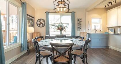 Hot Tub, Pergola, & Dogs in Colorado Springs!