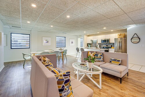 Between Restaurant & Brewery! Chic Perrysburg Apt
