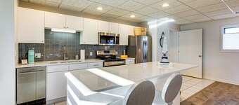 Between Restaurant & Brewery! Chic Perrysburg Apt