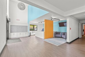 Lobby - Chic 1-bedroom Micro Studio Apartment (Cedar Falls)
